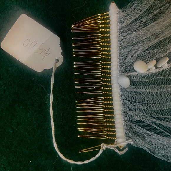 Unity Buttons Veil - Picture 2 of 5